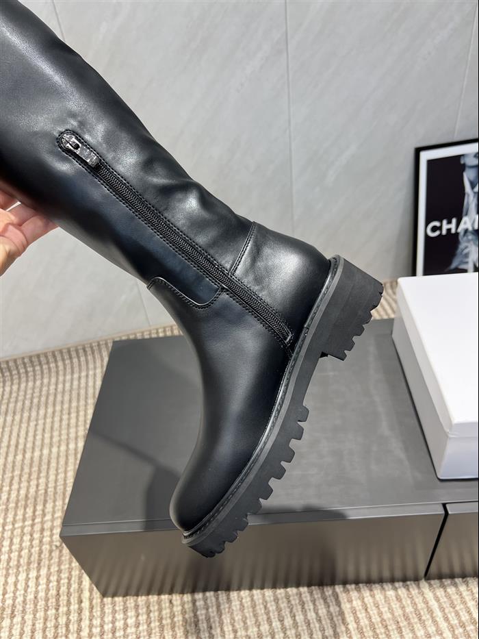 20251128174451944 370